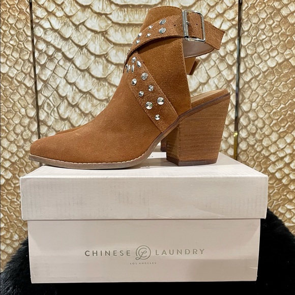 Chinese Laundry Studded Bootie
RUSTY BROWN / 8.5 - Picture 3 of 12